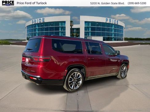 Used 2024 Jeep Wagoneer L Series III w/ Premium Group I AWD/4WD image 5