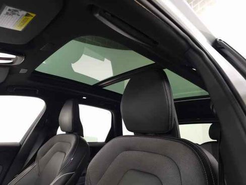 Used 2022 Volvo XC60 B5 R-Design w/ Advanced Package image 16