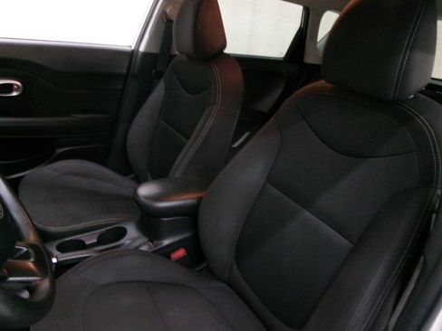 Used 2018 Kia Soul Base 4dr Crossover 6A image 16