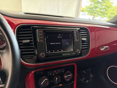 Used 2018 Volkswagen Beetle 2.0T S FWD image 21
