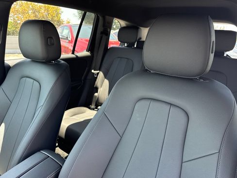 Used 2025 Mercedes-Benz GLB 250 image 16