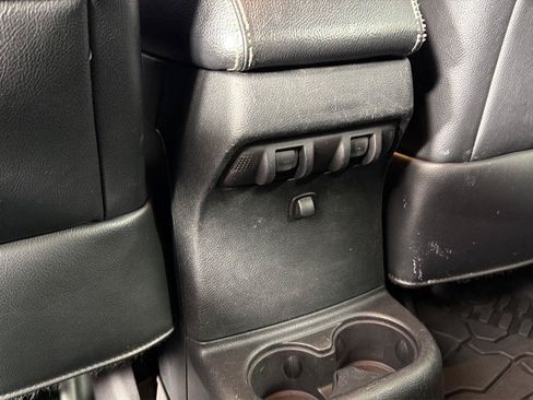Used 2017 Jeep Wrangler Unlimited Rubicon AWD/4WD image 19