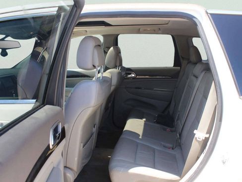 Used 2012 Jeep Grand Cherokee Laredo AWD/4WD image 7
