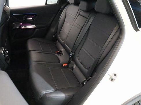 Used 2025 Mercedes-Benz GLC 300 4MATIC image 15