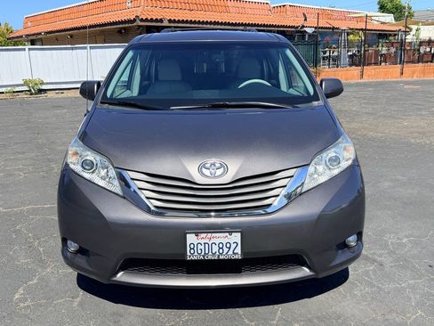 Used 2014 Toyota Sienna XLE AWD/4WD image 2