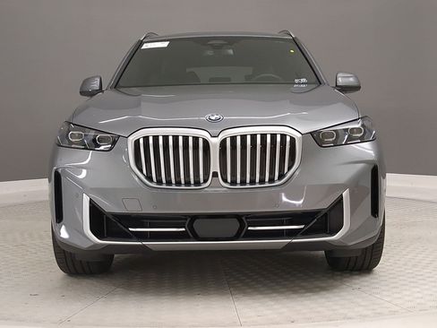 New 2026 BMW X5 xDrive50e w/ Premium Package AWD/4WD image 4