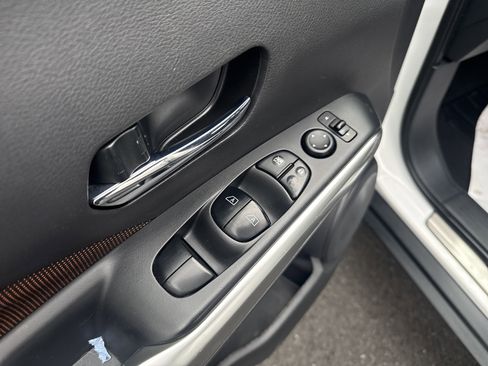 Used 2018 Nissan Kicks SR w/ Interior Electronics Package image 13