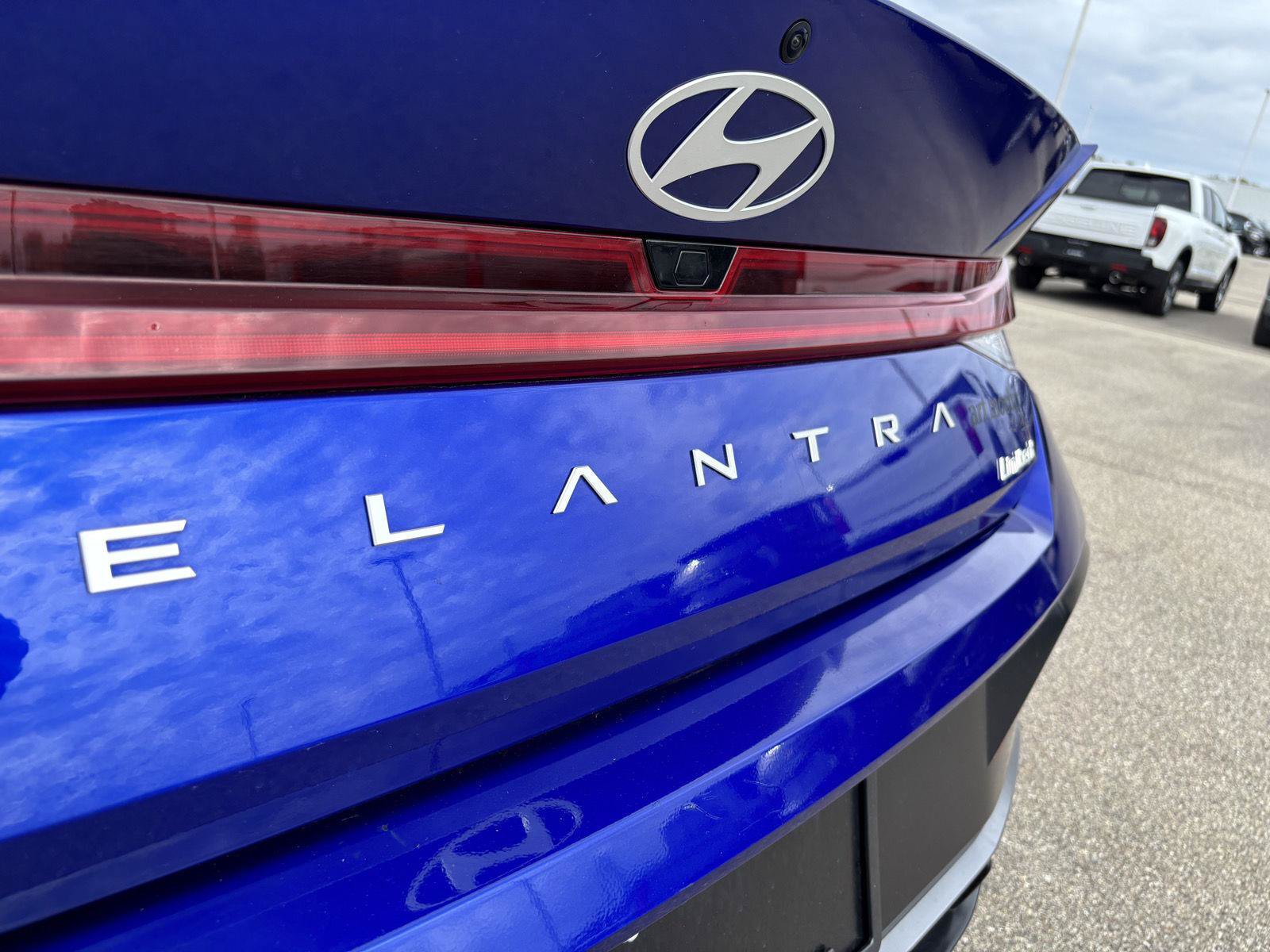 Used 2025 Hyundai Elantra Limited FWD image 10
