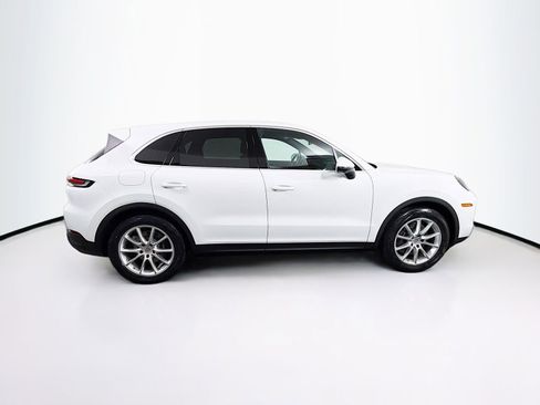 Used 2024 Porsche Cayenne image 8