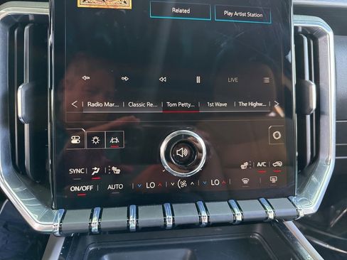 Used 2026 GMC Acadia Elevation w/ Elevation Premium Package FWD image 42