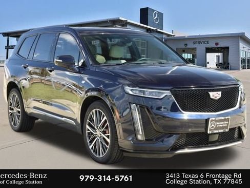 Used 2022 Cadillac XT6 Sport w/ Technology Package image 3