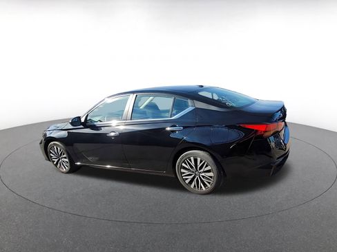 Used 2025 Nissan Altima 2.5 SV image 5