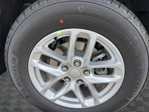 New 2025 Jeep Grand Cherokee Laredo X image 19