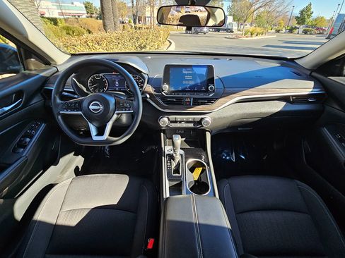 Used 2024 Nissan Altima 2.5 SV image 18