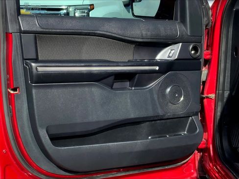 Used 2019 Ford Expedition XLT image 20