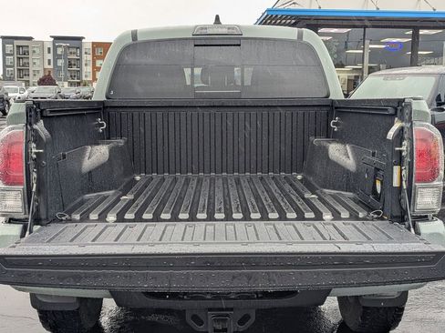 Used 2022 Toyota Tacoma TRD Sport AWD/4WD image 7