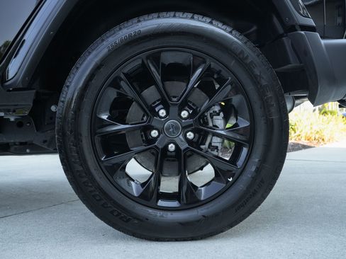 Used 2025 Jeep Wrangler Unlimited Sahara w/ Safety Group image 29