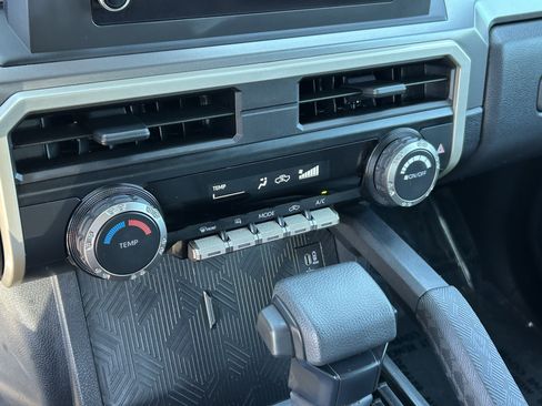 Certified 2025 Toyota Tacoma SR5 AWD/4WD image 22