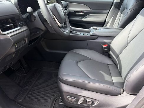 New 2026 Toyota Grand Highlander XLE FWD image 14