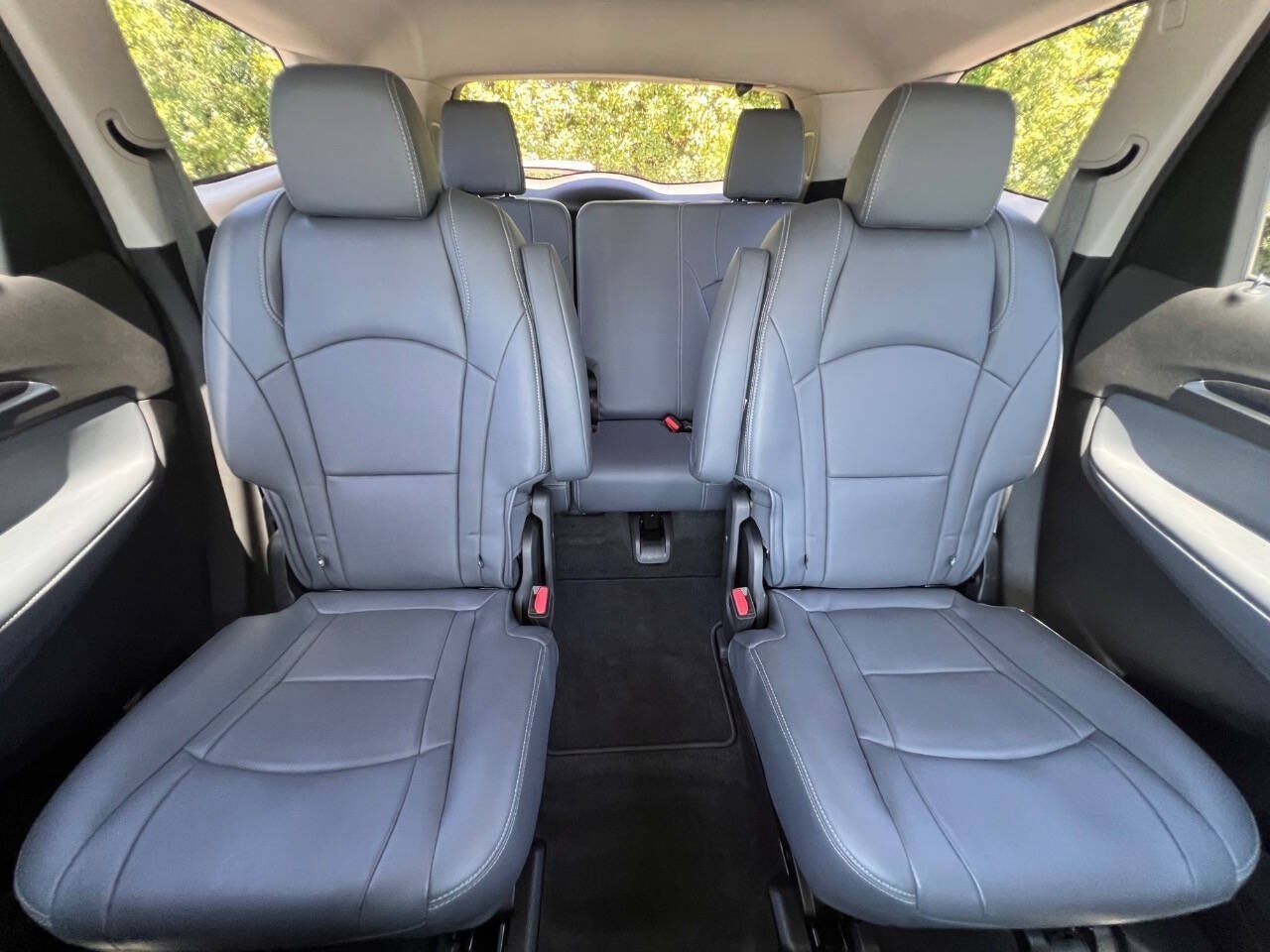 Used 2020 Buick Enclave Essence w/ Sound and Sites Package AWD/4WD image 28
