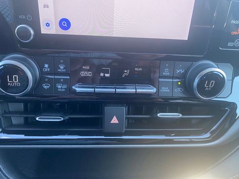 Used 2023 Toyota Highlander LE image 40