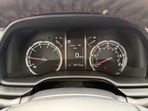 Used 2022 Toyota 4Runner TRD Off-Road Premium w/ Moonroof Package AWD/4WD image 28