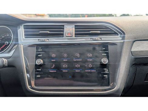 Used 2018 Volkswagen Tiguan SE w/ 3rd Row Seat Package image 25