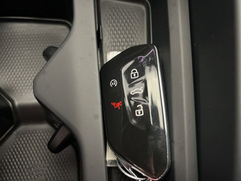 New 2025 Volkswagen Tiguan SE image 27