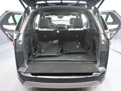 Used 2021 Land Rover Discovery HSE R-Dynamic AWD/4WD image 16