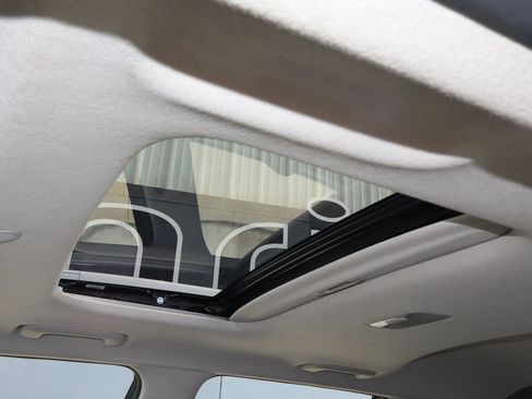 Used 2025 Hyundai Venue SEL FWD image 16