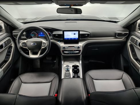 Used 2023 Ford Explorer XLT w/ Equipment Group 202A image 33