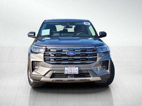 Used 2026 Ford Explorer Active AWD/4WD image 2