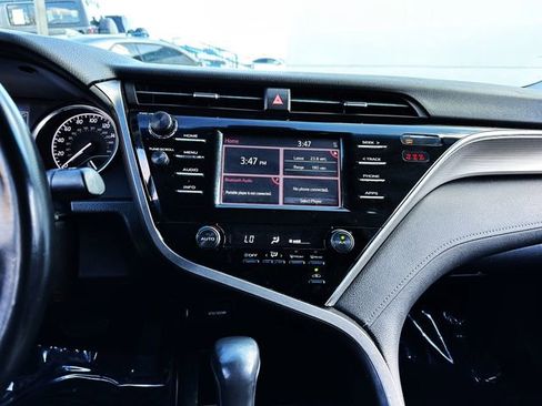 Used 2018 Toyota Camry SE image 15