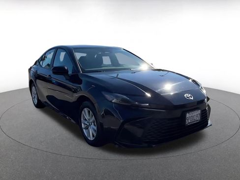 Used 2025 Toyota Camry LE image 3