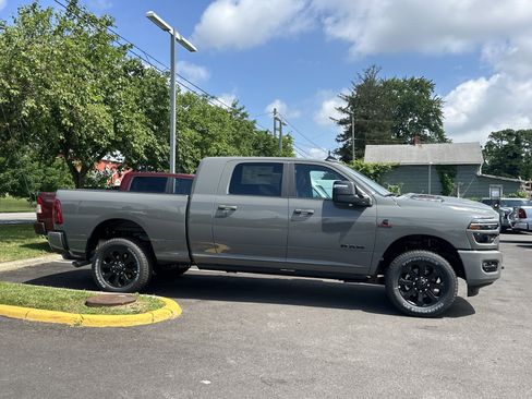 New 2026 RAM 2500 Laramie AWD/4WD image 22