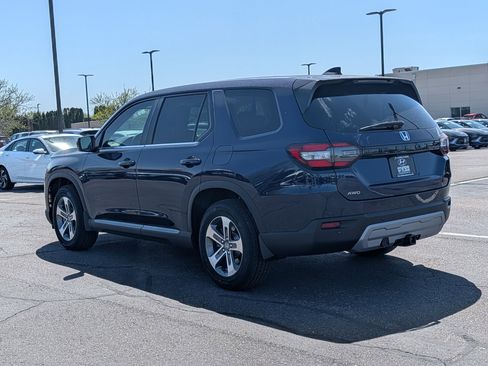 Used 2025 Honda Pilot EX-L image 3