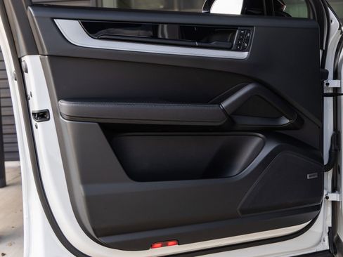 Certified 2024 Porsche Cayenne Coupe image 22