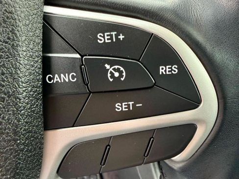 Used 2017 Jeep Cherokee Trailhawk w/ Comfort/Convenience Group AWD/4WD image 19