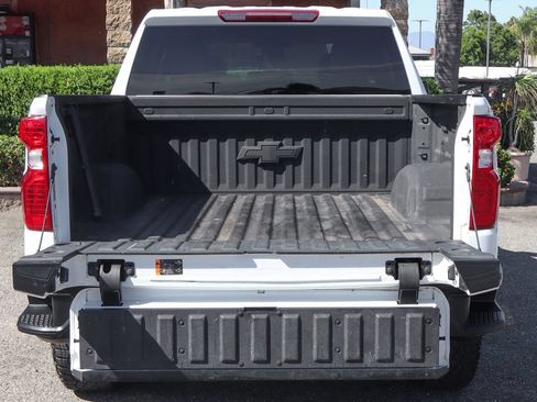 Used 2025 Chevrolet Silverado 1500 Custom Trail Boss w/ Dark Appearance Package AWD/4WD image 9