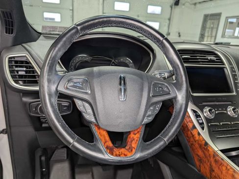 Used 2017 Lincoln MKX Reserve AWD/4WD image 36