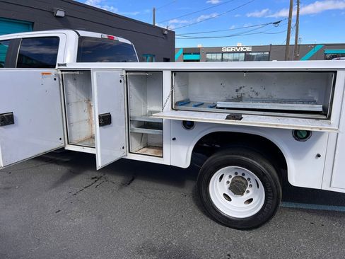 Used 2022 Ford F550 4x4 Crew Cab Super Duty w/ Power Equipment Group image 21