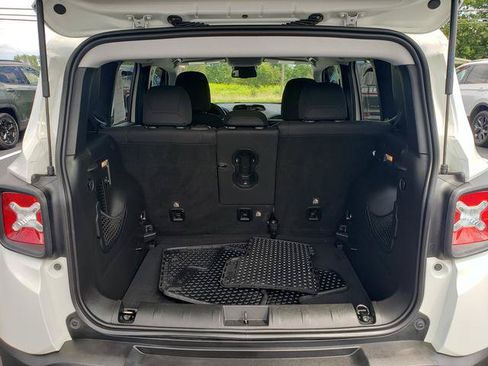 Used 2017 Jeep Renegade Latitude w/ Popular Equipment Group AWD/4WD image 5