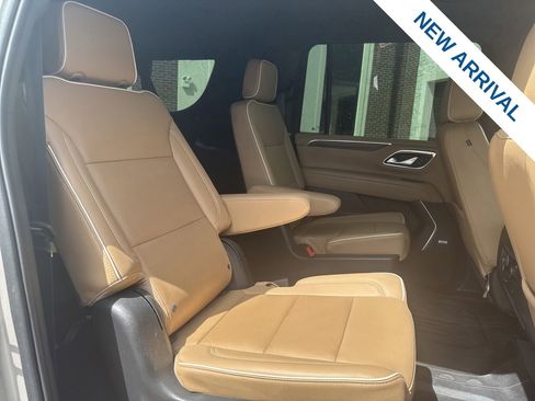 Used 2022 Chevrolet Suburban Premier AWD/4WD image 11