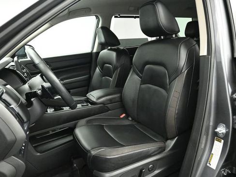 Used 2022 Nissan Pathfinder SL image 11