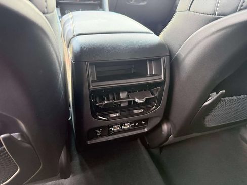 Used 2025 Jeep Grand Cherokee Limited AWD/4WD image 12
