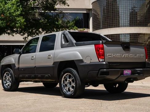 Used 2004 Chevrolet Avalanche 2WD image 47