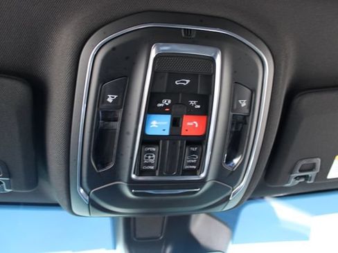 Used 2025 Jeep Grand Cherokee L Altitude AWD/4WD image 16