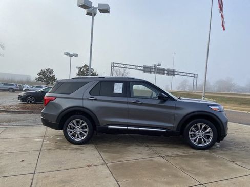 Used 2023 Ford Explorer Limited image 12