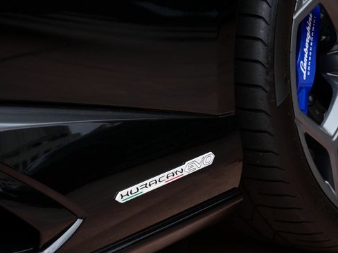 Used 2024 Lamborghini Huracan EVO image 10