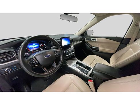 Used 2020 Ford Explorer XLT w/ Equipment Group 202A AWD/4WD image 11